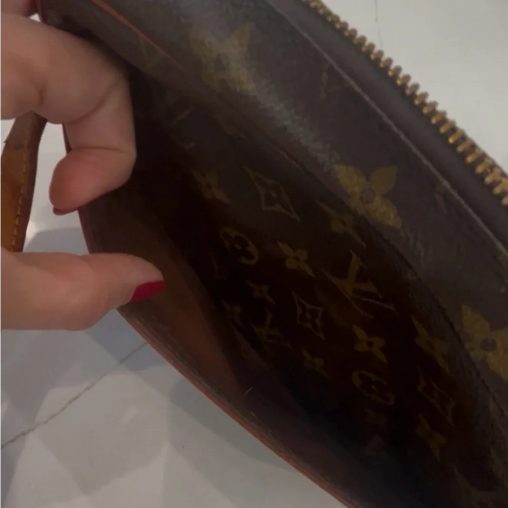 Louis Vuitton Monogram Trocadéro 23 Crossbody Bag - Picture 13 of 14